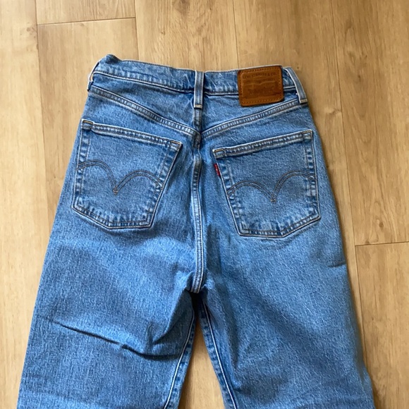 Levi’s Ribcage Straight - Picture 6 of 6